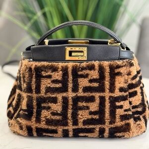 SALE‼️ITEM AVAILABLE TILL 04/08 Fendi Shearling Nappa Macro FF  Mini Peekaboo